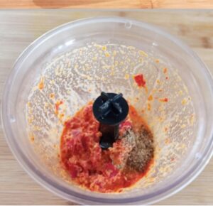 Preparazione salsa harissa
