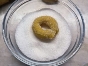 Taralli crudi nello zucchero