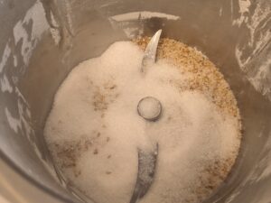 Frulla zucchero e semi di lino