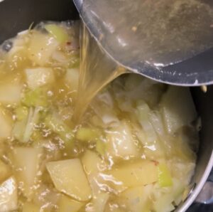 Patate a cubetti soffritte con il porro