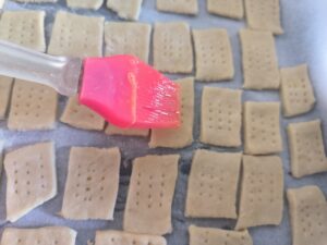 Buchi nei biscotti con forchetta